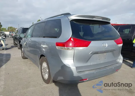 2013 Toyota Sienna Xle V6 8 Passenger z USA, uszkodzony, nr VIN 5TDYK3DC2DS334536